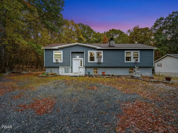 1067 Deer Run E, Bushkill, PA 18324