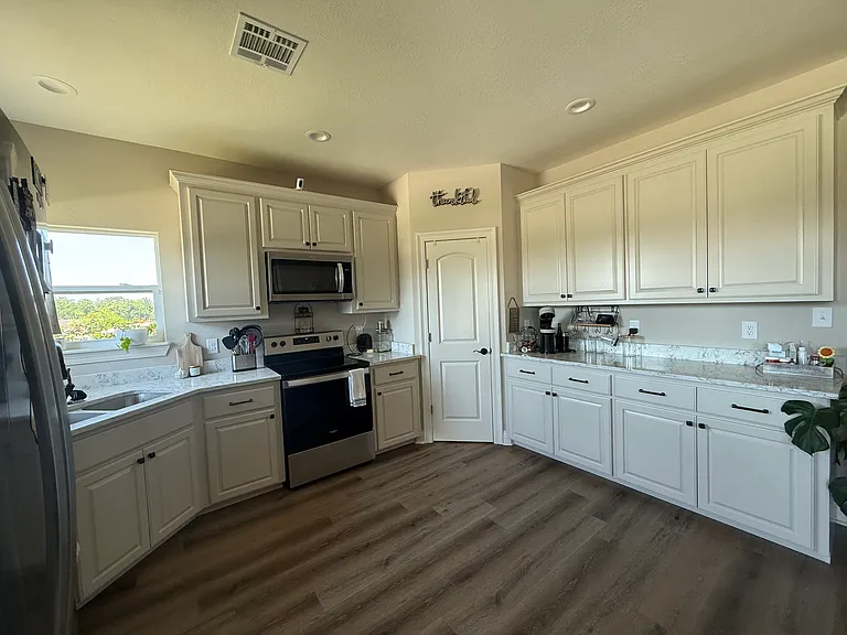 107 Liberty Dr — Photo 9