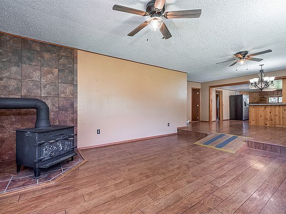 3rd image of 33359 Terrace Lake Rd