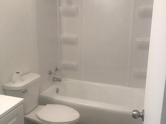 4th image of 632 E Broad St #9