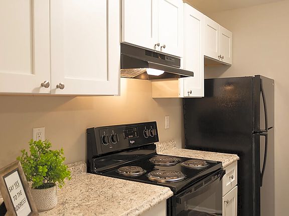 2nd image of 2347 Eastway Dr #8e98a4309