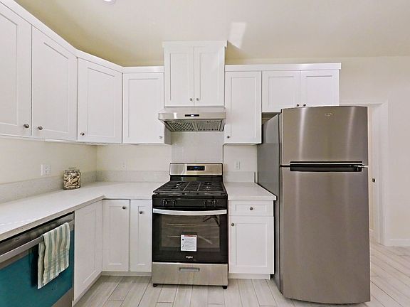 5th image of 10572 Chamberlain Ave
