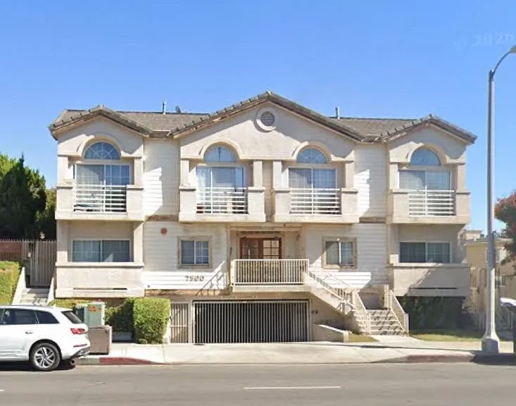 7900 Woodman Ave #105 — Photo 1