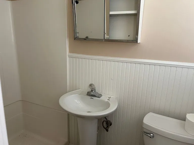 1423 Summerville Rd — Photo 11