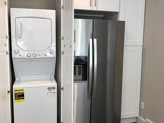 3rd image of 2331 N Beachwood Dr