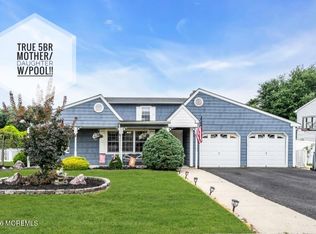 3 Hedgewood Road, Howell, NJ 07731
