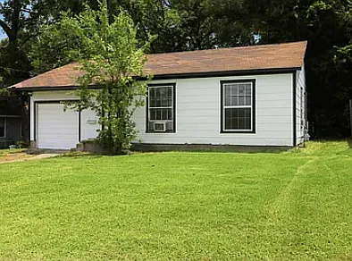 2 bed, 1.0 bath, 784 sqft, $1,200 — Photo 2