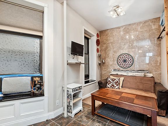 3rd image of 206 E 7th St APT 7