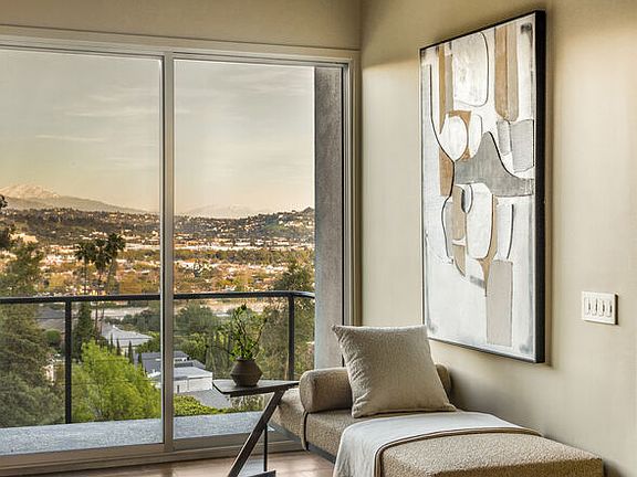 4th image of 3625 Lowry Rd