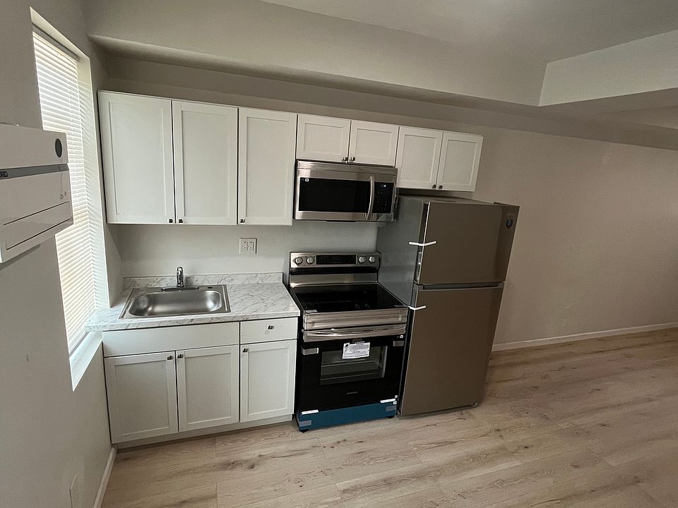 1st image of 3321 W Cumberland St Floor 1