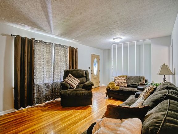 5th image of 136 Highland Dr