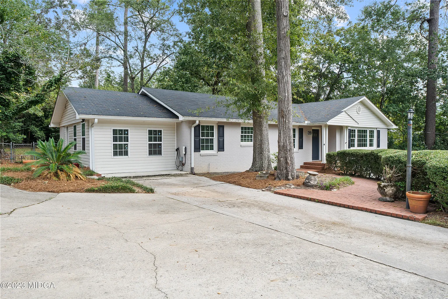 2935 Victoria Cir photo 1
