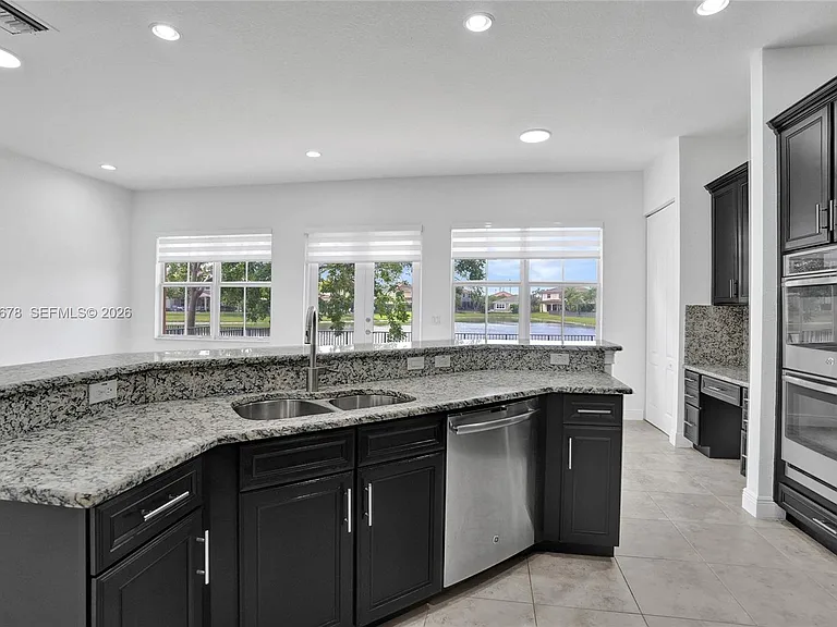 10340 Lake Vista Ct — Photo 41