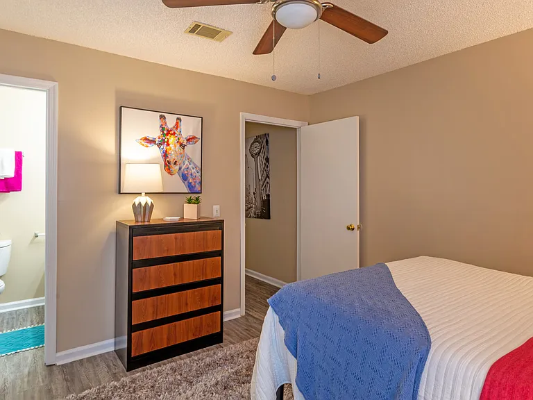 The Gates at Valdosta - Student Housing Priced Per Person — Photo 10