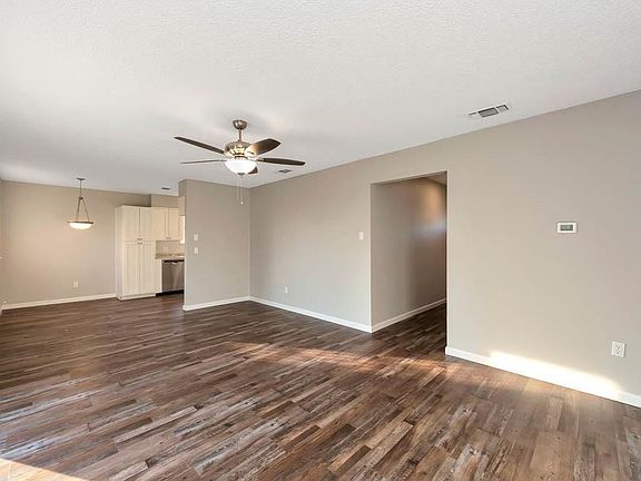 4th image of 1320 Limerick Dr