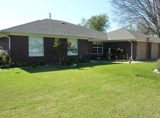 634 W 2nd St, Crawford, TX 76638