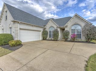 960 E Nesting Wood Cir, Cordova, TN 38018