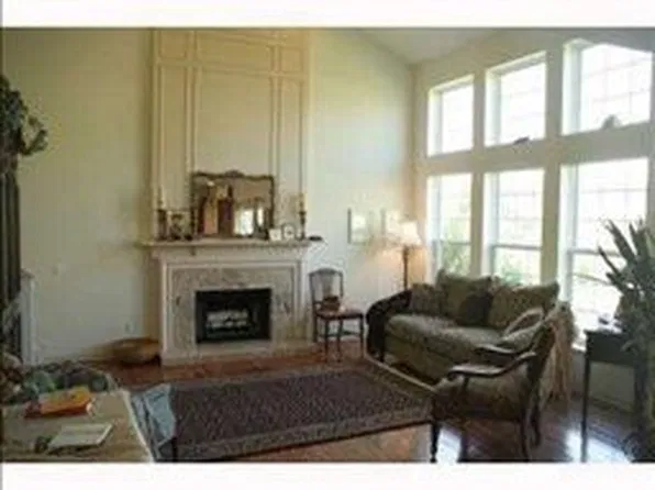 8139 Creek Bend Dr, Ypsilanti, MI 48197