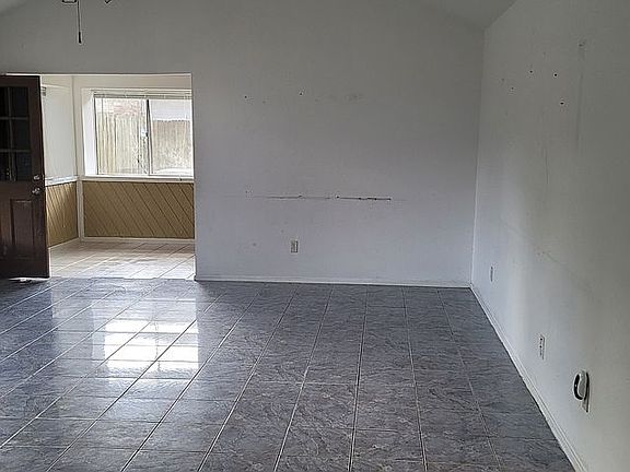 3rd image of 907 Whispering Pine Dr