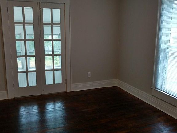 4th image of 1012 W University Ave #2
