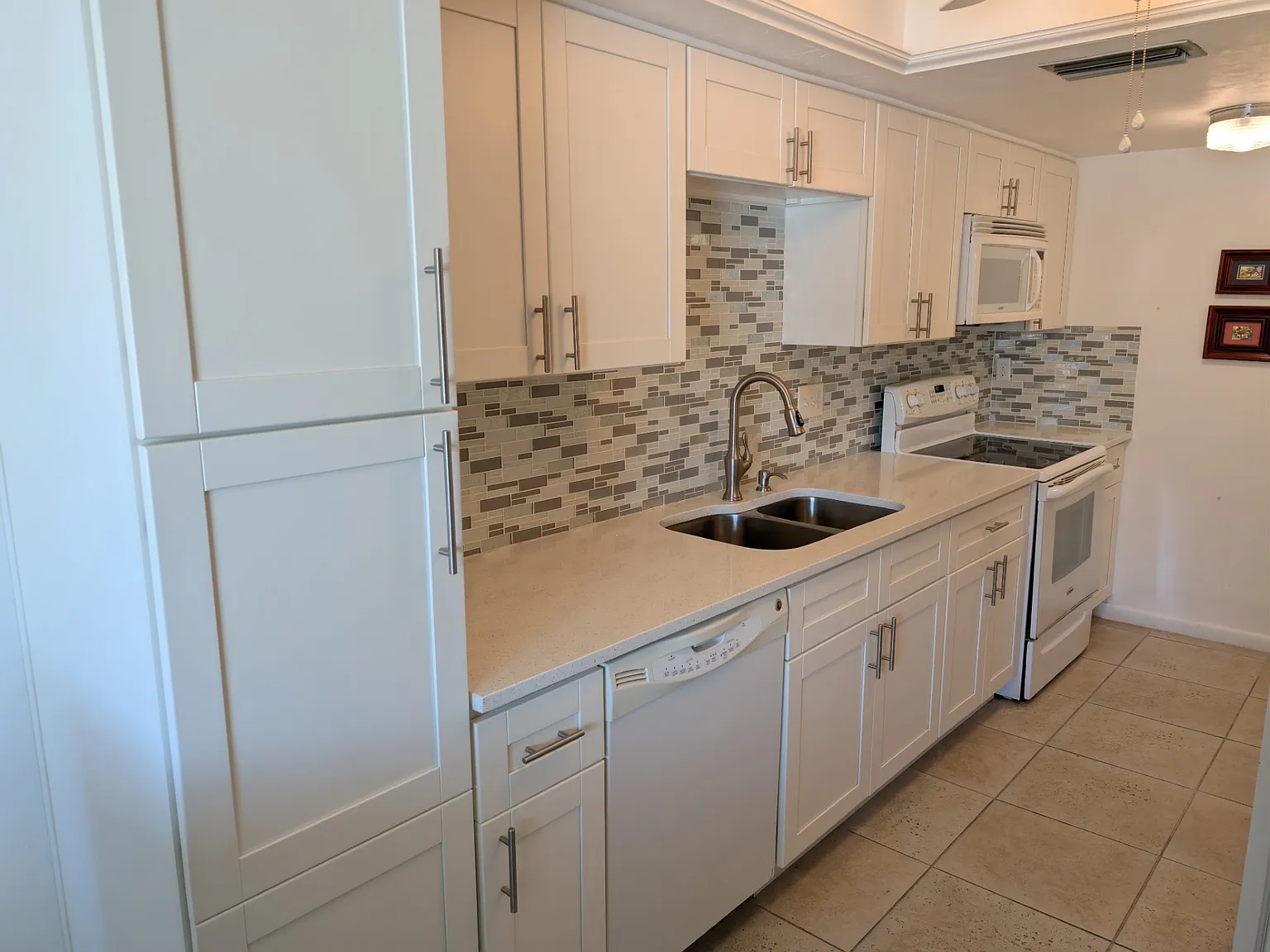 2 bed, 905 sqft, $1,399 — Photo 1