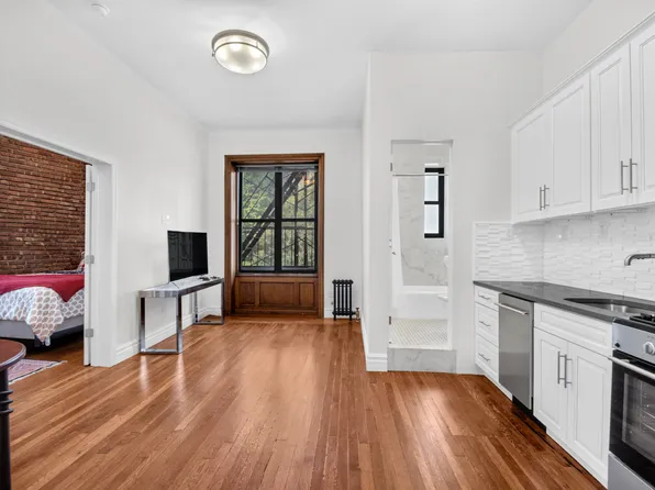 244 Riverside Drive image 4 of 9