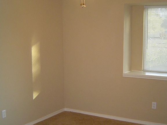 4th image of 17014 Blackhawk Blvd