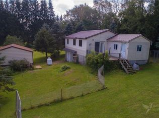 4618 Woodside Rd, Lawtons, NY 14091