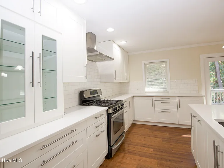 345 E New Hampshire Ave — Photo 22