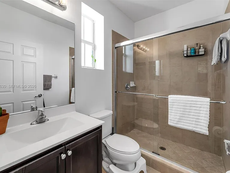 134 SE 28th Ter #10 — Photo 14