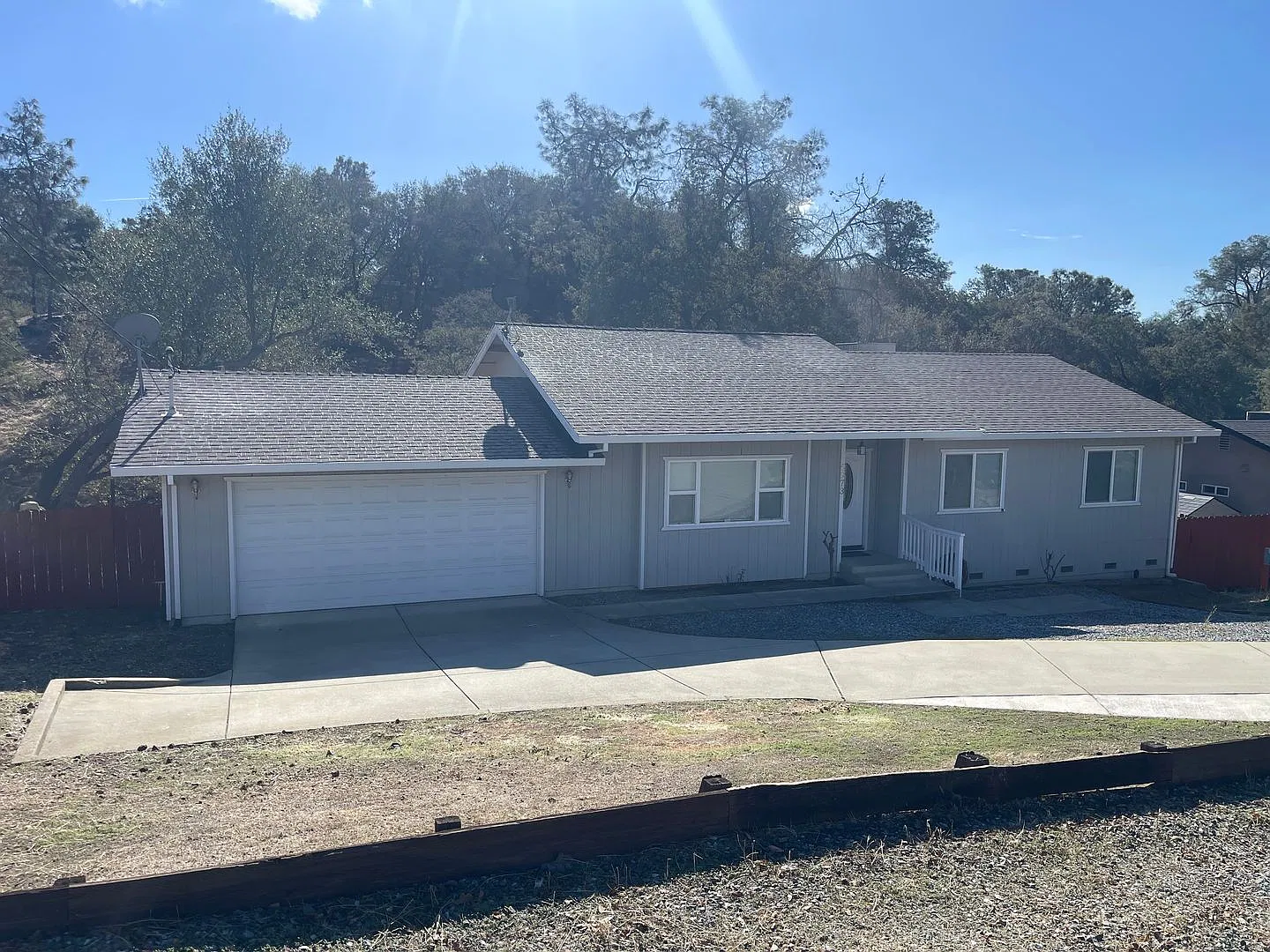 Fresh 3 Bedroom Home — Photo 2