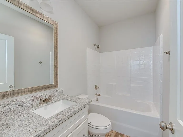 404 Poplar St #A — Photo 16