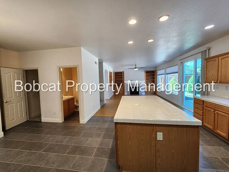 1240 Flintwood Dr — Photo 9