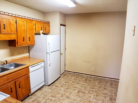 3rd image of 706 Peachers Dr #I