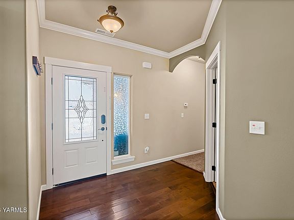 4th image of 1504 W Naches Ave