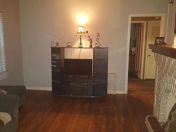 3rd image of 134 Rosemont Ave