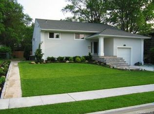 702 Fishermans Rd, Baldwin, NY 11510