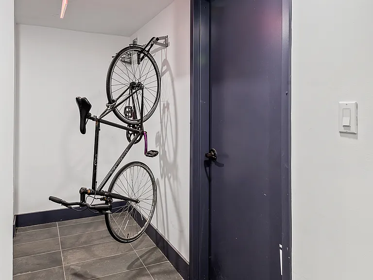 100 Suydam St #3L — Photo 18