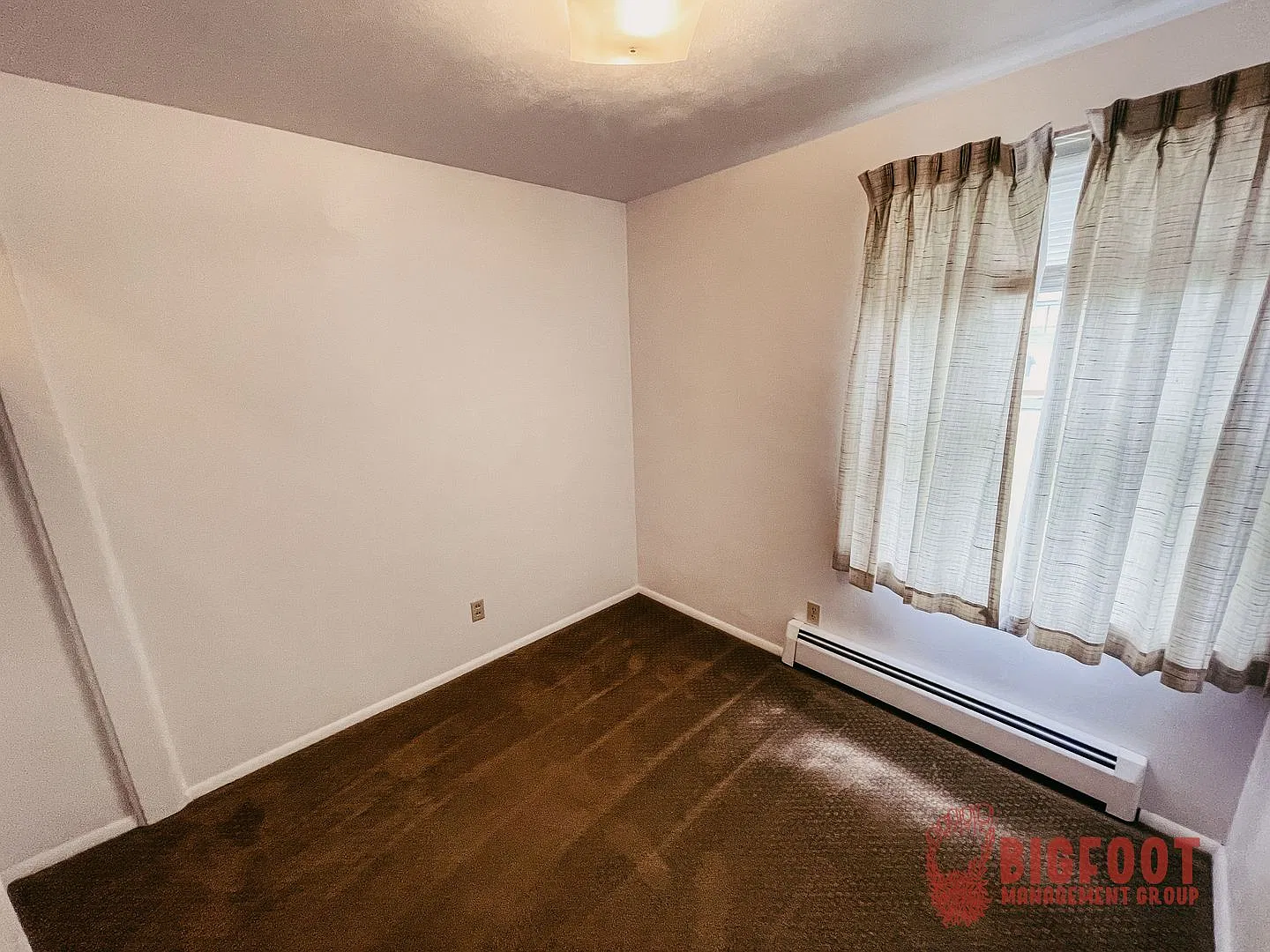 Charming 4-Bedroom Home with Fenced Yard & Garage — Photo 4