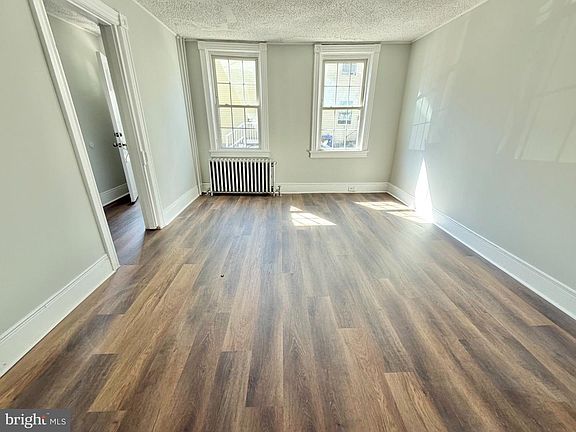 4th image of 321 York St