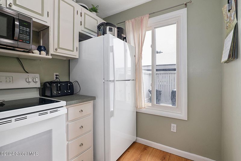 4th image of 205 Chatham Court