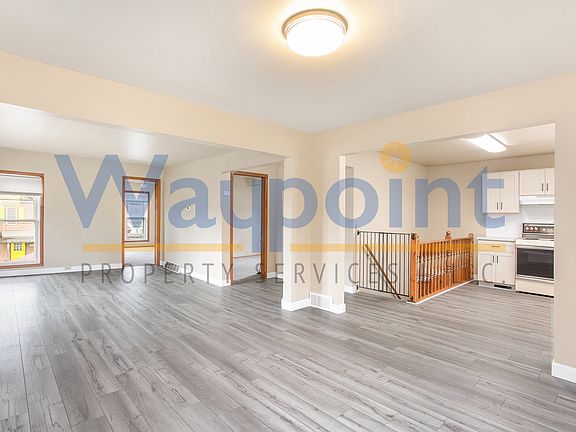 3rd image of 117 N Jefferson St #2