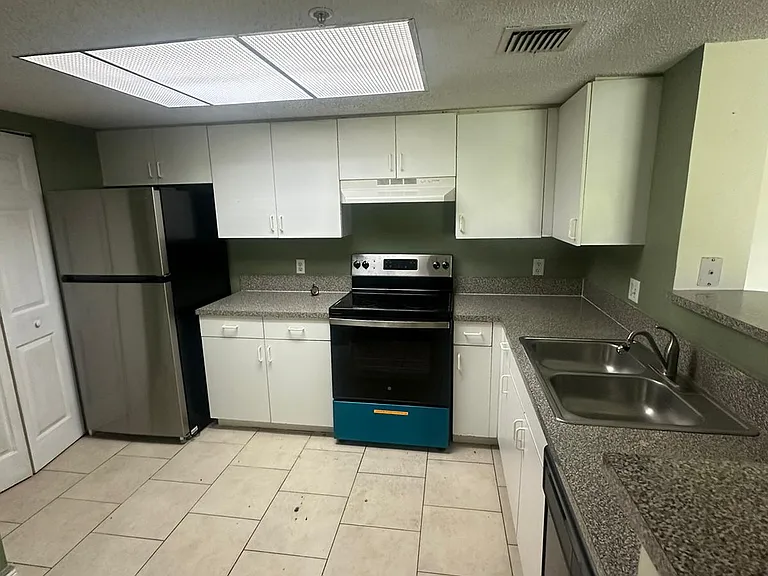5005 Wiles Rd #102 — Photo 36