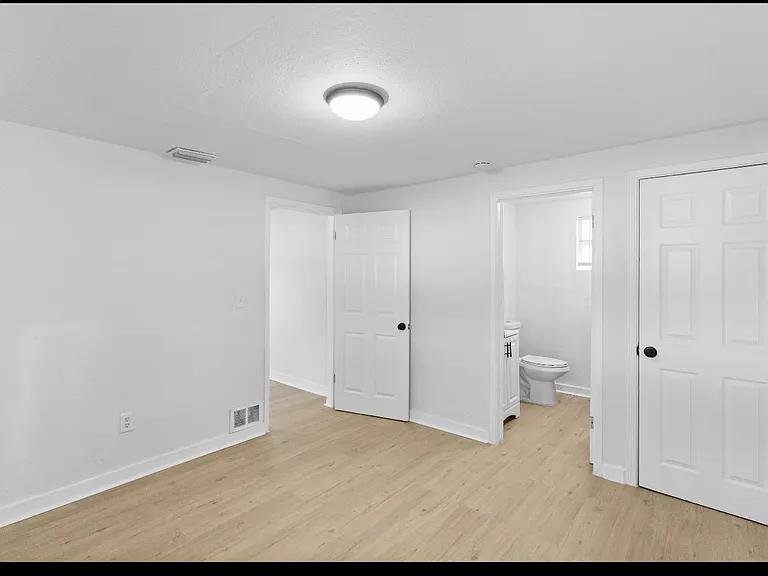 2518 5th St S #1 — Photo 4