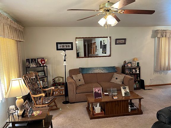 4th image of 42 Peach Ln