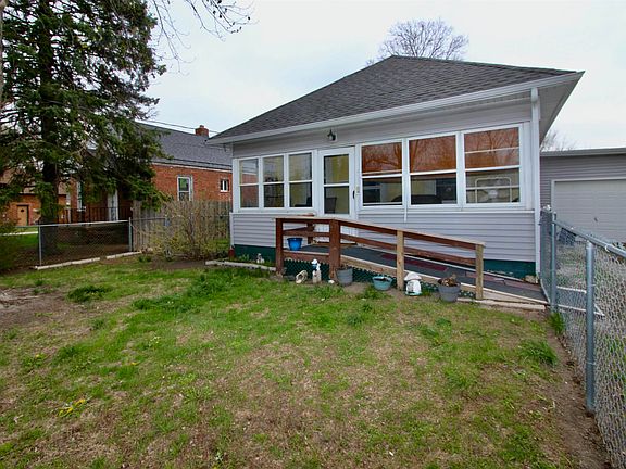 3rd image of 541 Monson St