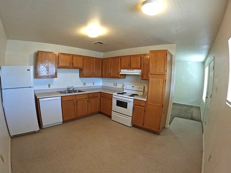 637 Foster Rd — Photo 4