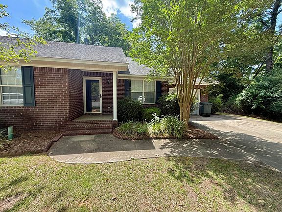 3rd image of 1961 Essex Dr