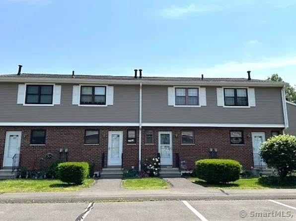 305 Hampton Court #305, Newington, CT 06111