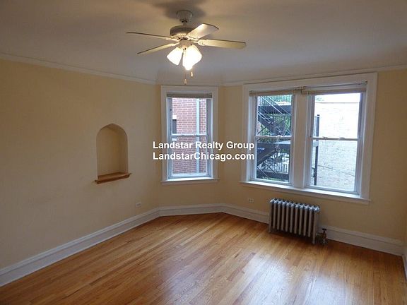 2nd image of 2922 1/2 N Sacramento Ave APT 2W